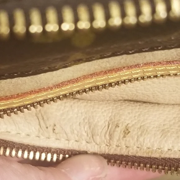 ❌‼️SOLD‼️❌ - LV Luco Tote w/COA- Vintage Monogram - Picture 15 of 16